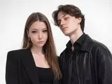 LeoAndMira online